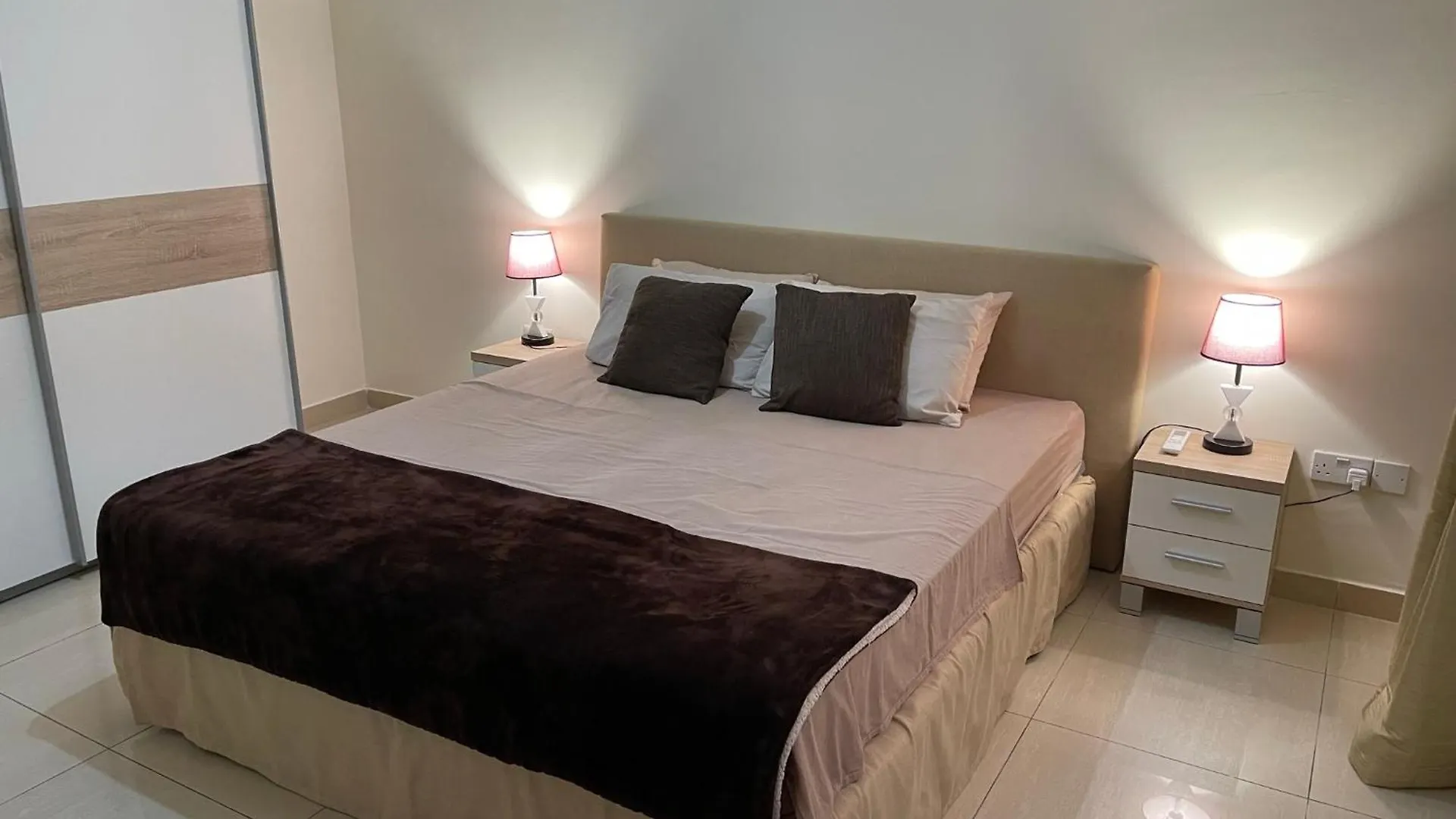 Spinola Bay - St Julians Near Beach Prime Location Malta