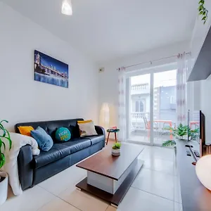 Prime Location, Modern In St Julian's, Paceville, 8 By Vaganza San Giuliano